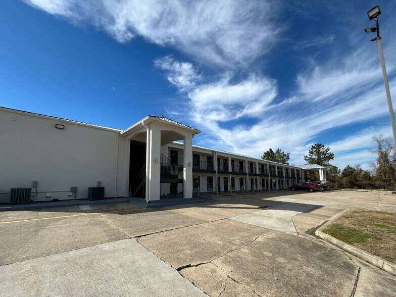 More Photos Of 125 Rushing Rd W, Denham Springs Hotel For Sale