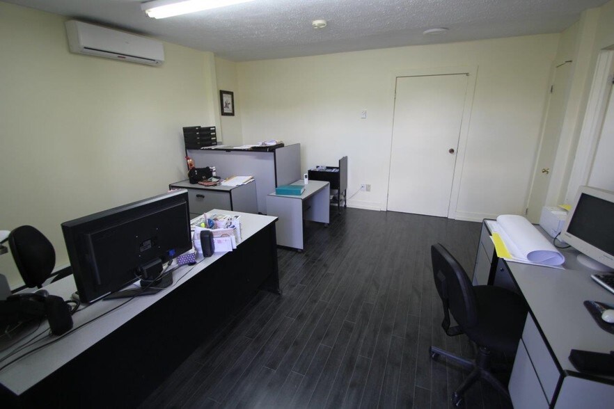 More Photos Of 900-914 Av Simard, Chambly Warehouse For Sale