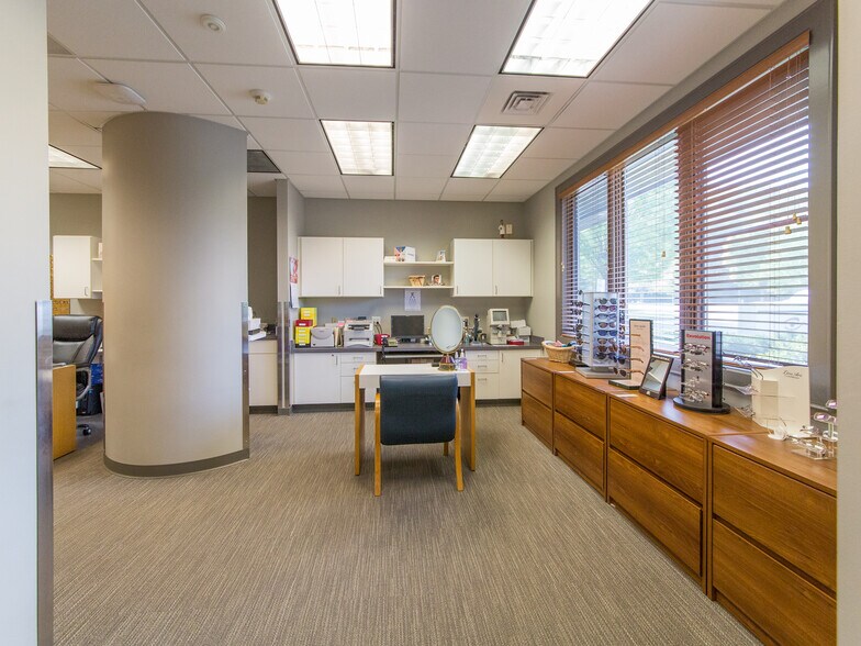 More Photos Of 900A Centrepark Dr, Asheville Medical For Sale