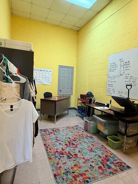 More Photos Of 800 S Main St, Petal Freestanding For Sale