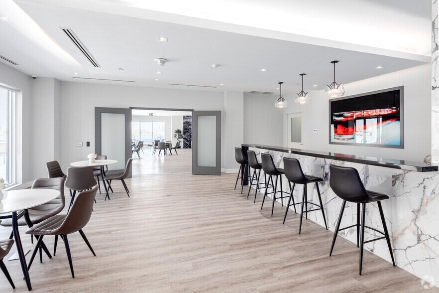 More Photos Of 5 Zappacosta Dr, Toronto Apartments For Lease
