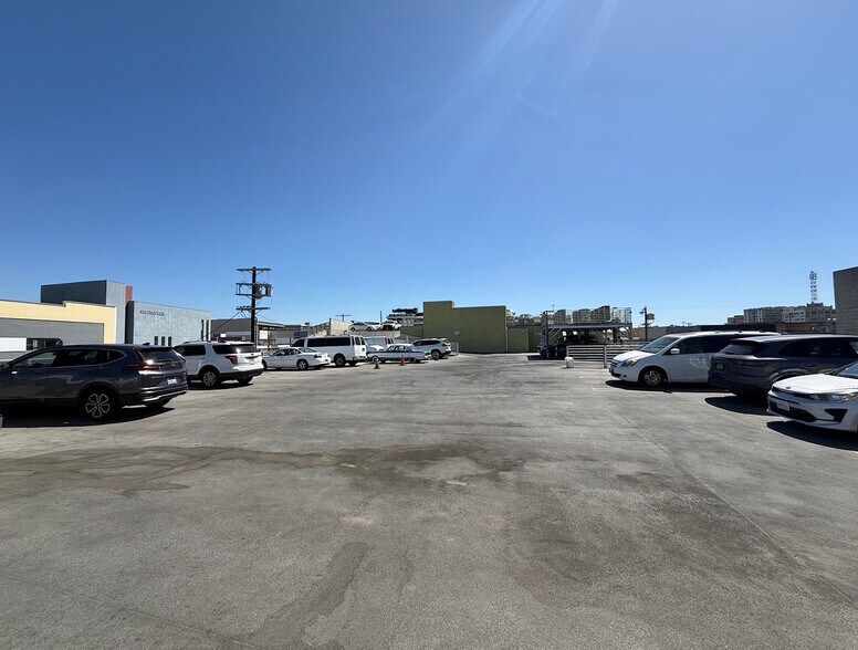More Photos Of 921 Crocker St, Los Angeles Storefront Retail Office For Sale