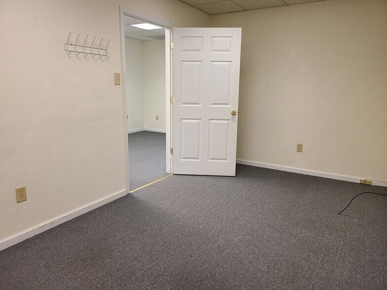 More Photos Of 349 York Rd, Willow Grove Medical For Lease
