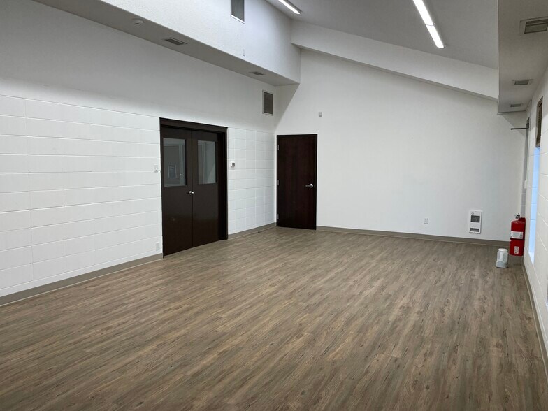 More Photos Of 11231 97 Av, Grande Prairie Warehouse For Lease