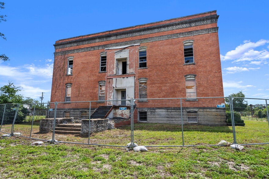 More Photos Of 101 E 7th St, Panama City Schools For Sale
