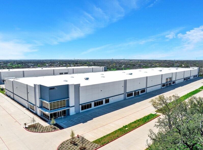 More Photos Of 2100 Chisholm Trail Rd, Round Rock Distribution For Lease