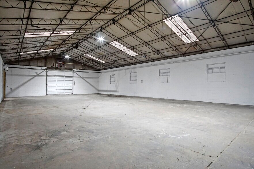 More Photos Of 1639 NW 5th St, Oklahoma City Manufacturing For Sale