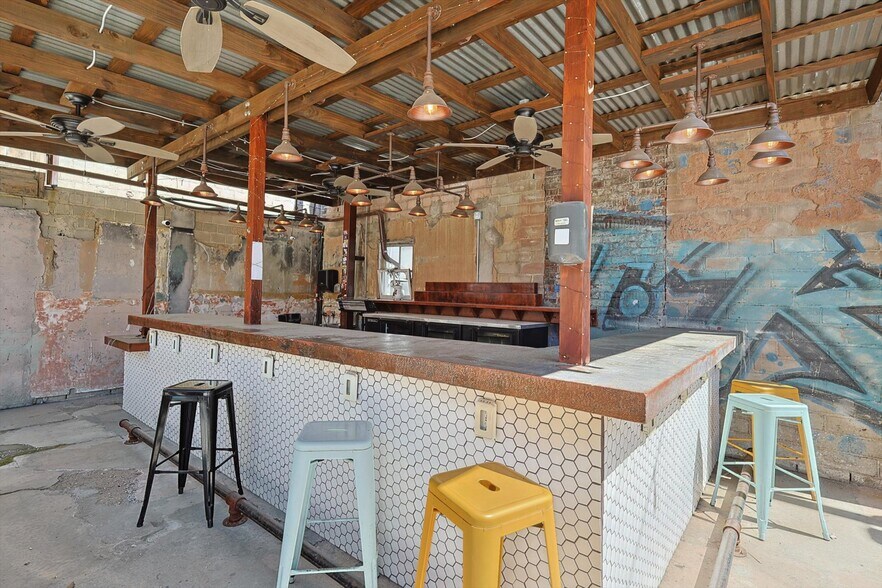 More Photos Of 2925 Race St, Fort Worth Restaurant For Lease