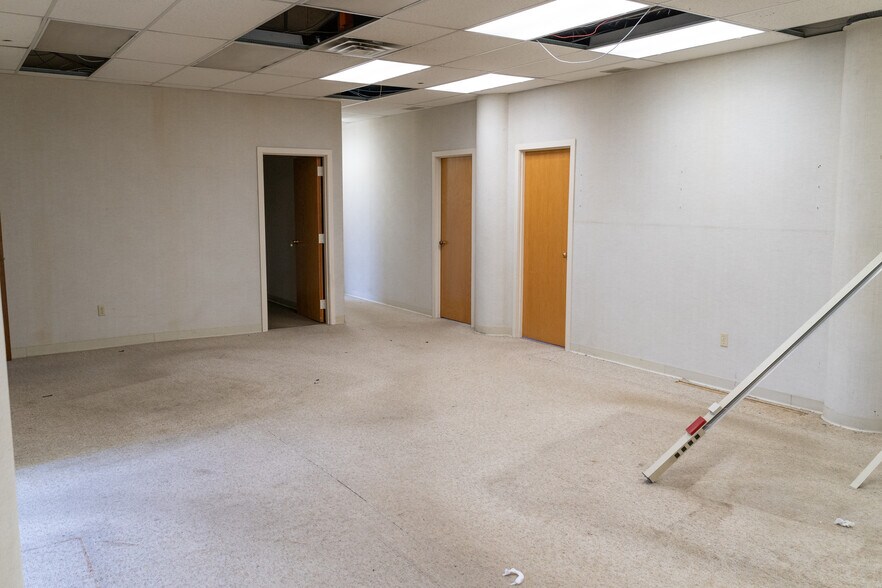 More Photos Of 1575 Lake St, Elmira Manufacturing For Lease