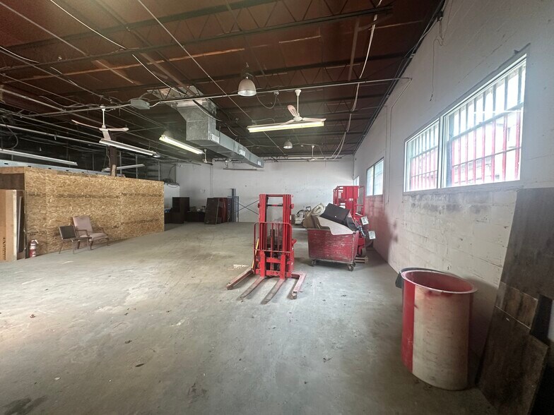More Photos Of 565 Oak St, Copiague Industrial For Sale