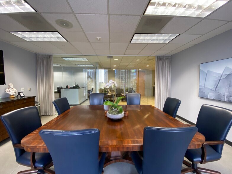 More Photos Of 1901 Avenue of the Stars, Los Angeles Office For Lease