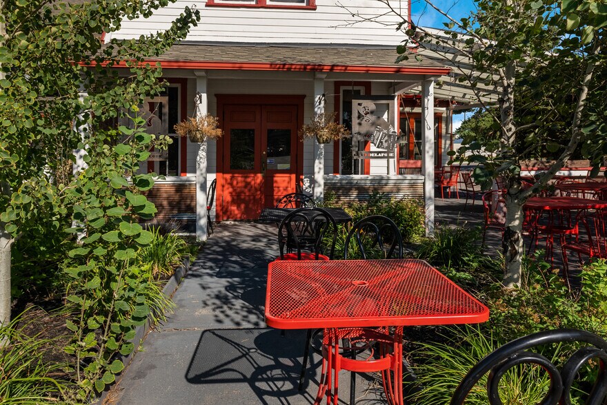 More Photos Of 2711 W College St, Bozeman Restaurant For Sale
