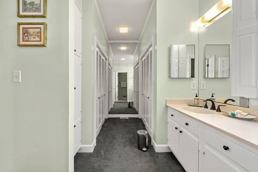 More Photos Of 132 E College St, Griffin Hospitality For Sale