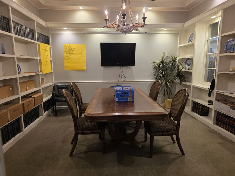 More Photos Of 21 New Orleans Rd, Hilton Head Island Office For Sale