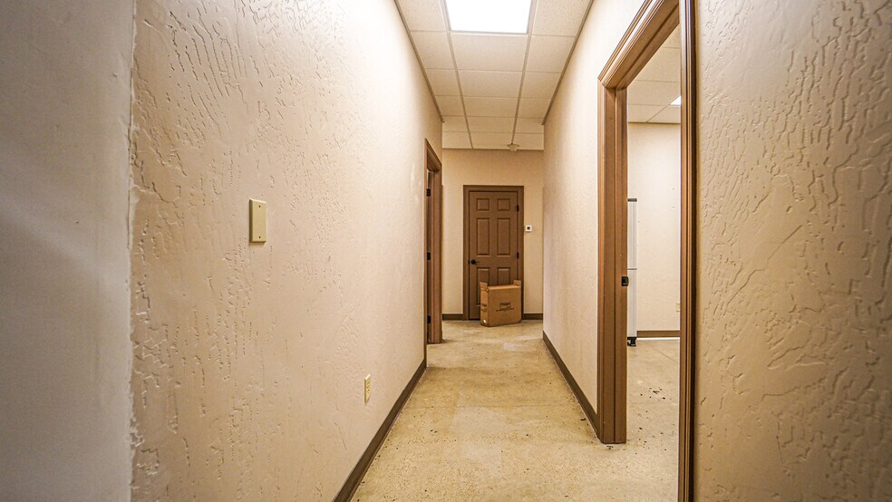 More Photos Of 5500 SW Moody St, Victoria Manufacturing For Sale