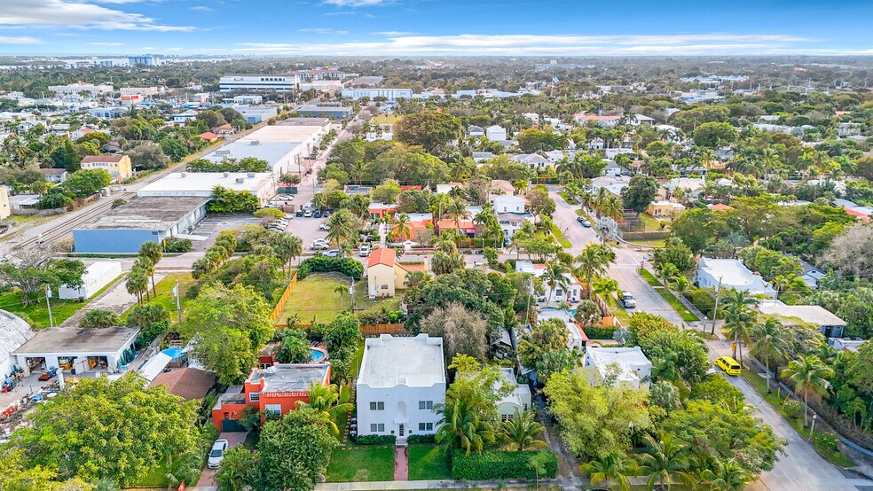 More Photos Of 518 Biscayne Dr, West Palm Beach Apartments For Sale