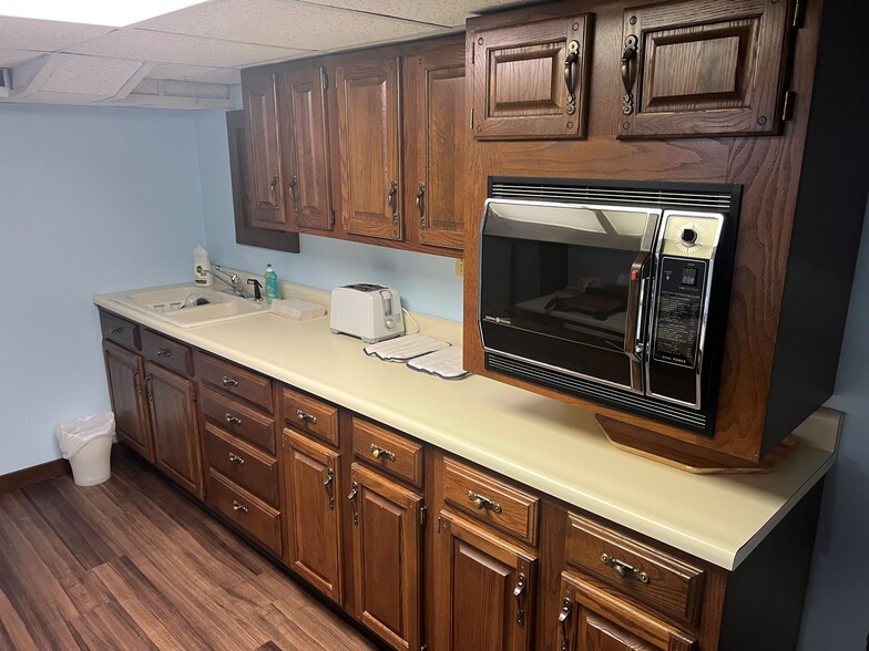 More Photos Of 1012 W Fairchild St, Danville Office For Sale