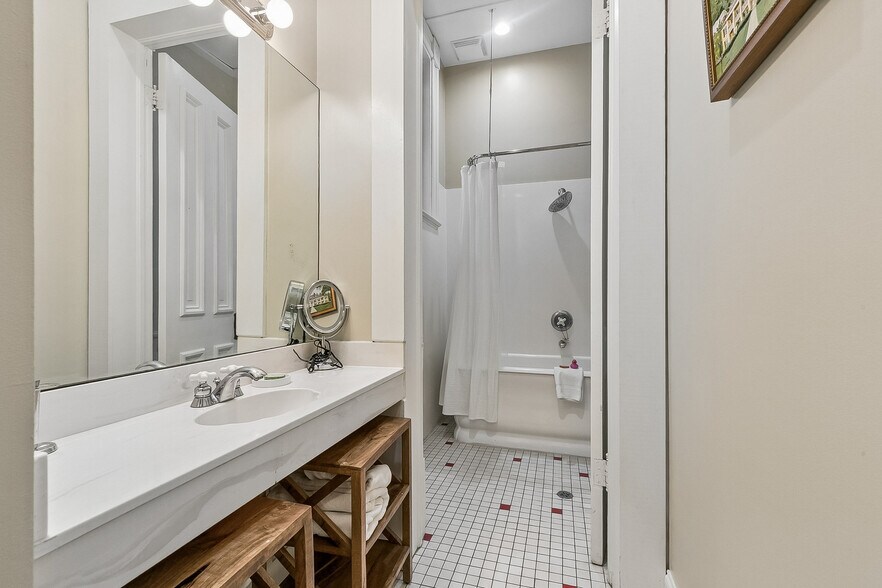 More Photos Of 2727 Saint Charles Ave, New Orleans General Retail For Sale