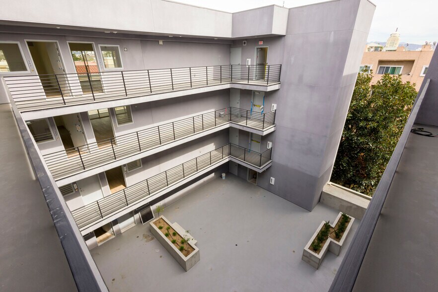 More Photos Of 14629 W Erwin St, Van Nuys Apartments For Sale