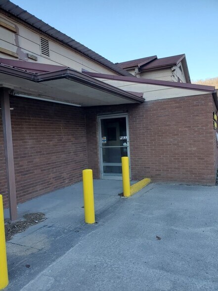 More Photos Of 8717 KY Highway 7, Viper Supermarket For Sale