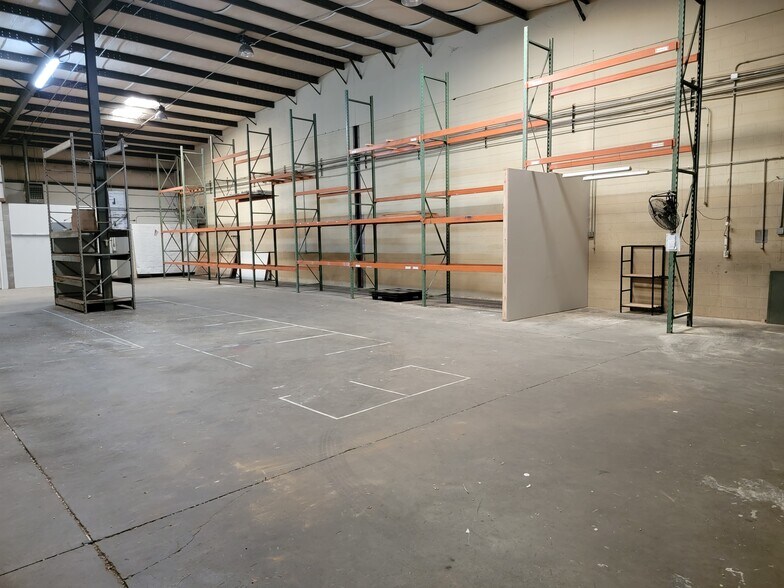 More Photos Of 101 Camp Creek Industrial Pky, Cornelia Flex For Lease