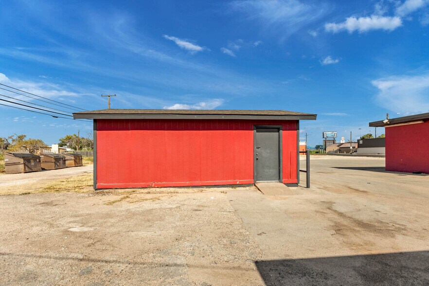 More Photos Of 2201 Kermit Hwy, Odessa Restaurant For Sale