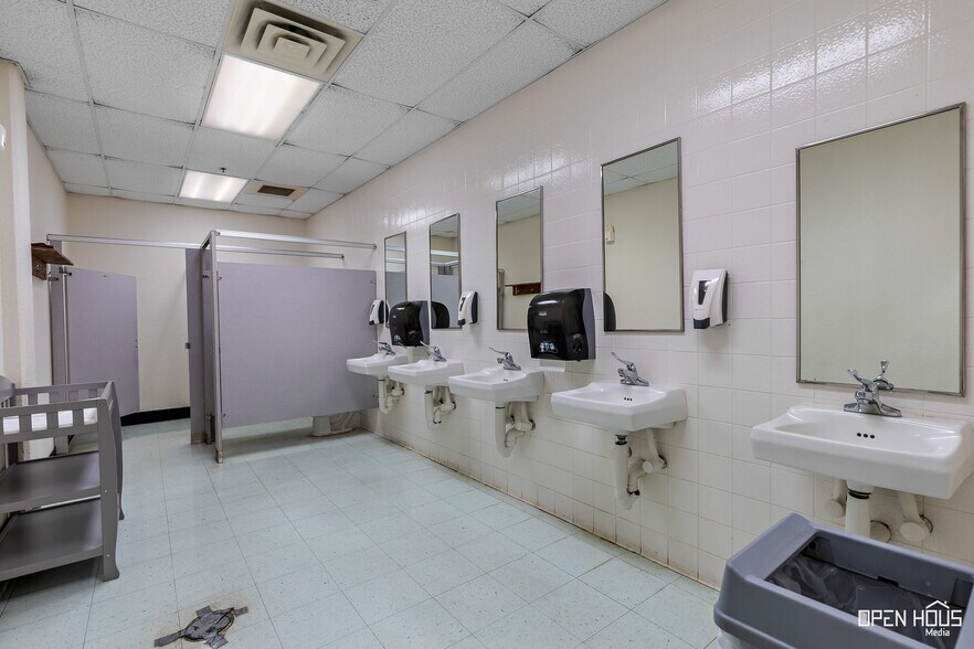 More Photos Of 2813 Central Fwy E, Wichita Falls Industrial For Sale