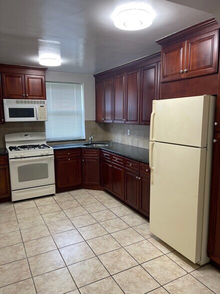 More Photos Of 4014 191st St, Flushing Apartments For Sale