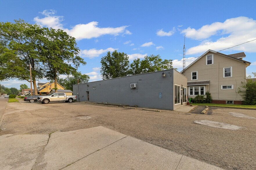 More Photos Of 700 N Union Ave, Alliance Freestanding For Sale