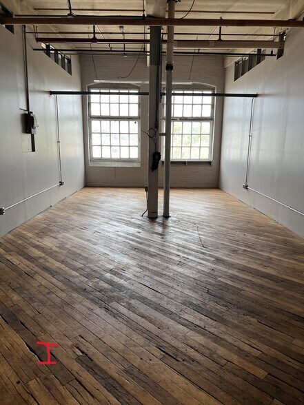 More Photos Of 141 Canal St, Nashua Light Manufacturing For Lease