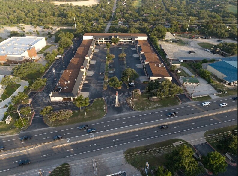More Photos Of 1310 Ranch Road 620 N, Lakeway Unknown For Lease