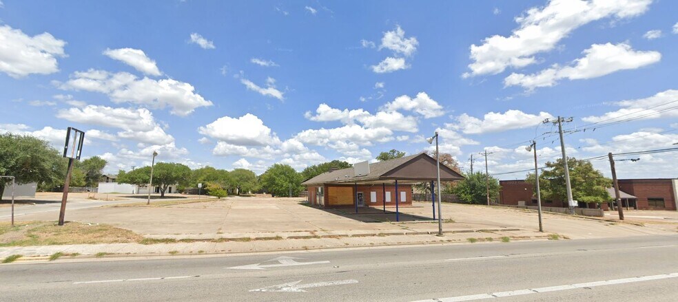 More Photos Of 3901 E 29th St, Bryan Auto Repair For Lease