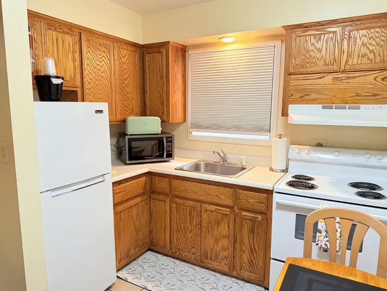 More Photos Of 1450 Ashland St, Ashland Hotel For Sale