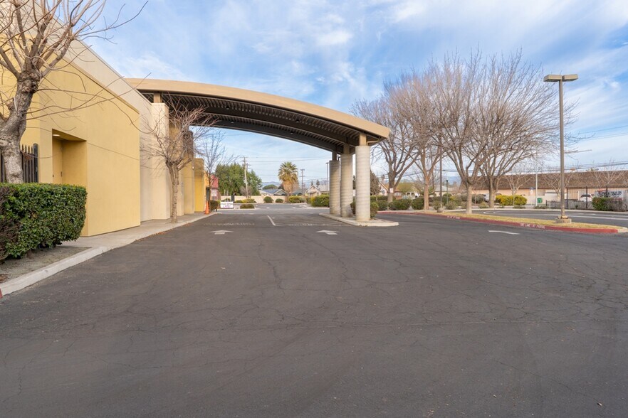 More Photos Of 406 E Elm Ave, Coalinga Office For Sale