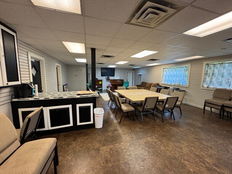 More Photos Of 2130 Country Club Rd, Palestine Golf Course Driving Range For Sale