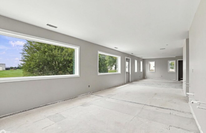 More Photos Of 1307 Broadway St, West Burlington Freestanding For Sale