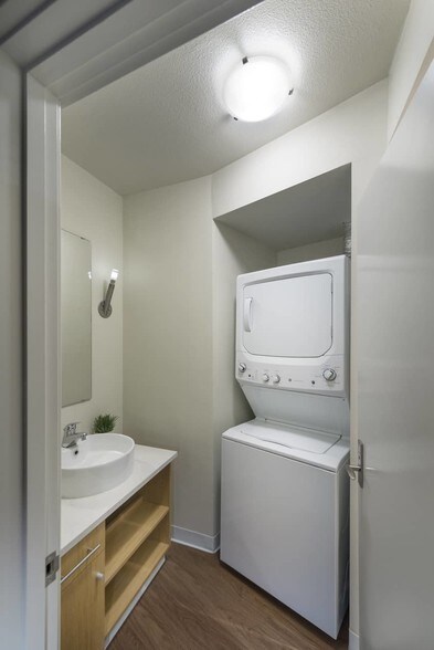 More Photos Of 989 112th Ave NE, Bellevue Apartments For Lease