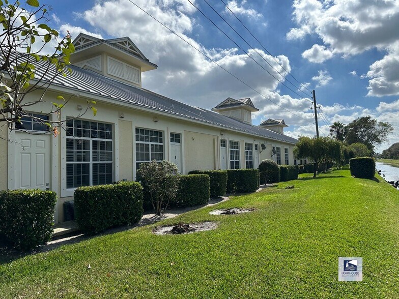 More Photos Of 1935 Commerce Ln, Jupiter Office For Lease
