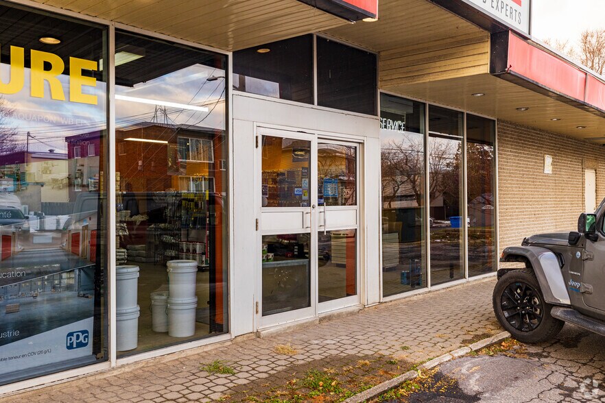 More Photos Of 2203 Ch De Chambly, Longueuil Storefront For Sale