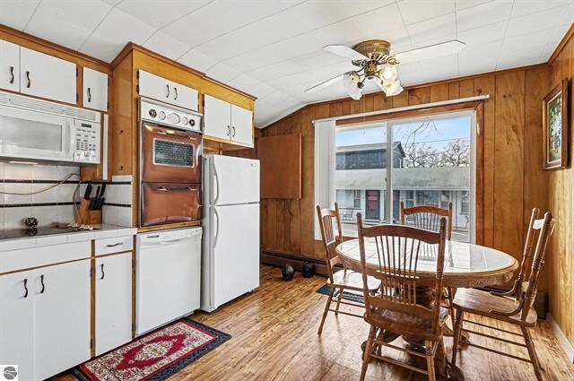 More Photos Of 1100 E Bay St, East Tawas Hotel For Sale