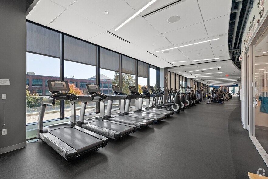 More Photos Of 801 Main Ave, Norwalk Unknown For Lease