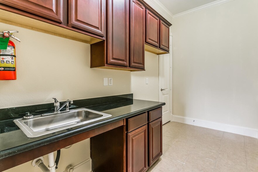 More Photos Of 140 Eldridge Rd, Sugar Land Medical For Lease