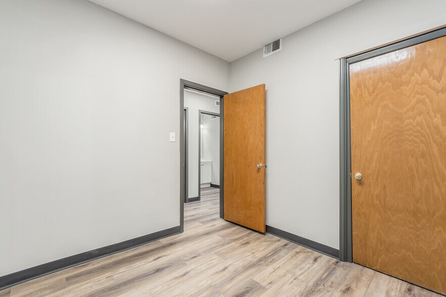 More Photos Of 1251 W Broad St, Columbus Storefront Retail Office For Sale