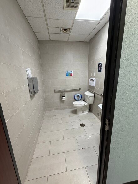More Photos Of 4040 McDermott Rd, Plano Medical For Lease