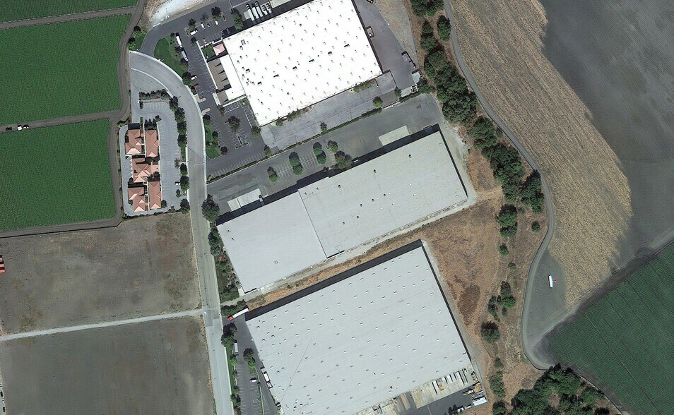 More Photos Of 2401 Bert Dr, Hollister Distribution For Lease