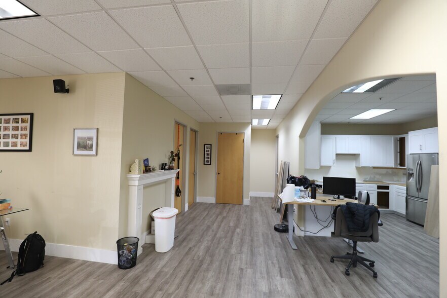 More Photos Of 960-978 Rincon Cir, San Jose Light Manufacturing For Sale