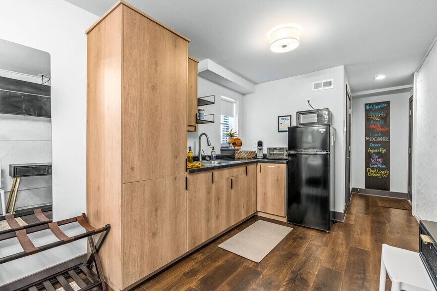 More Photos Of 207 Bank St, New Albany Apartments For Sale