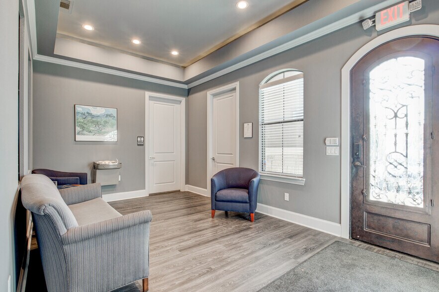 More Photos Of 8821 Davis Blvd, Keller Medical For Lease