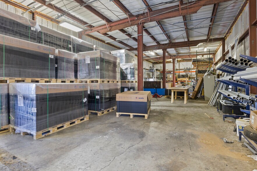 More Photos Of 318 Timothy Ln, Ontario Warehouse For Lease