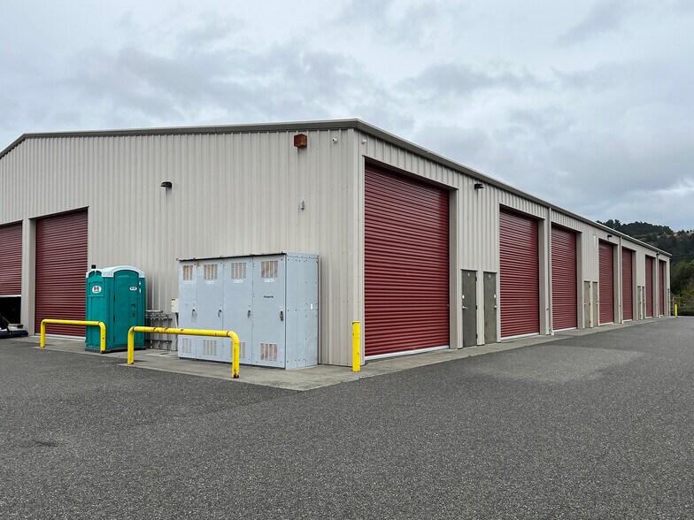 More Photos Of 100 Airport Rd, Fortuna Warehouse For Lease
